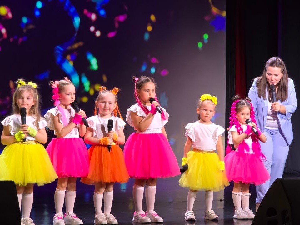 Студия эстрадного вокала «Планета Kids» дала концерт в Доме офицеров