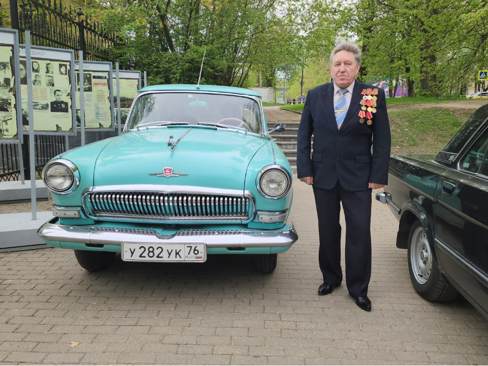 Колонна раритетных «Волг» и «Москвичей» прибыла автопробегом в Красногорск