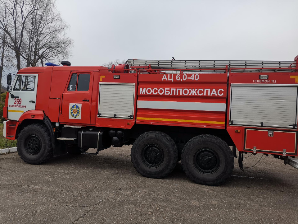 Подмосковные спасатели оперативно потушили пожар в дачном доме в Ступино
