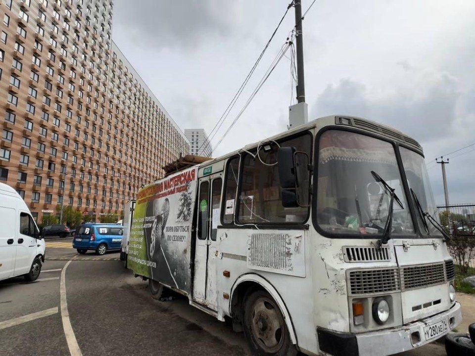 Хитро спрятанный шиномонтаж в Боброве эвакуировали на штрафстоянку