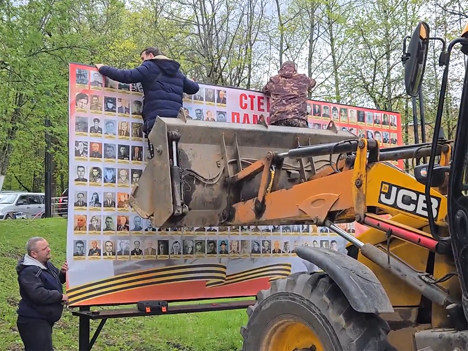 Во Власихе обновили «Стену памяти» с фотографиями жителей города