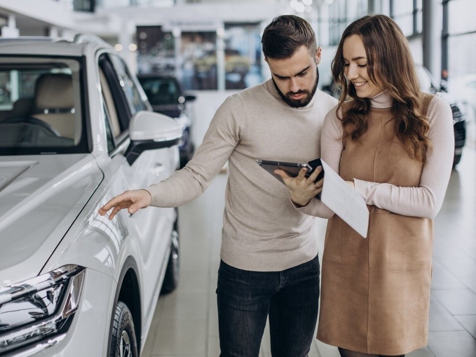Объем выданных автокредитов сократился вдвое в апреле 2025 года