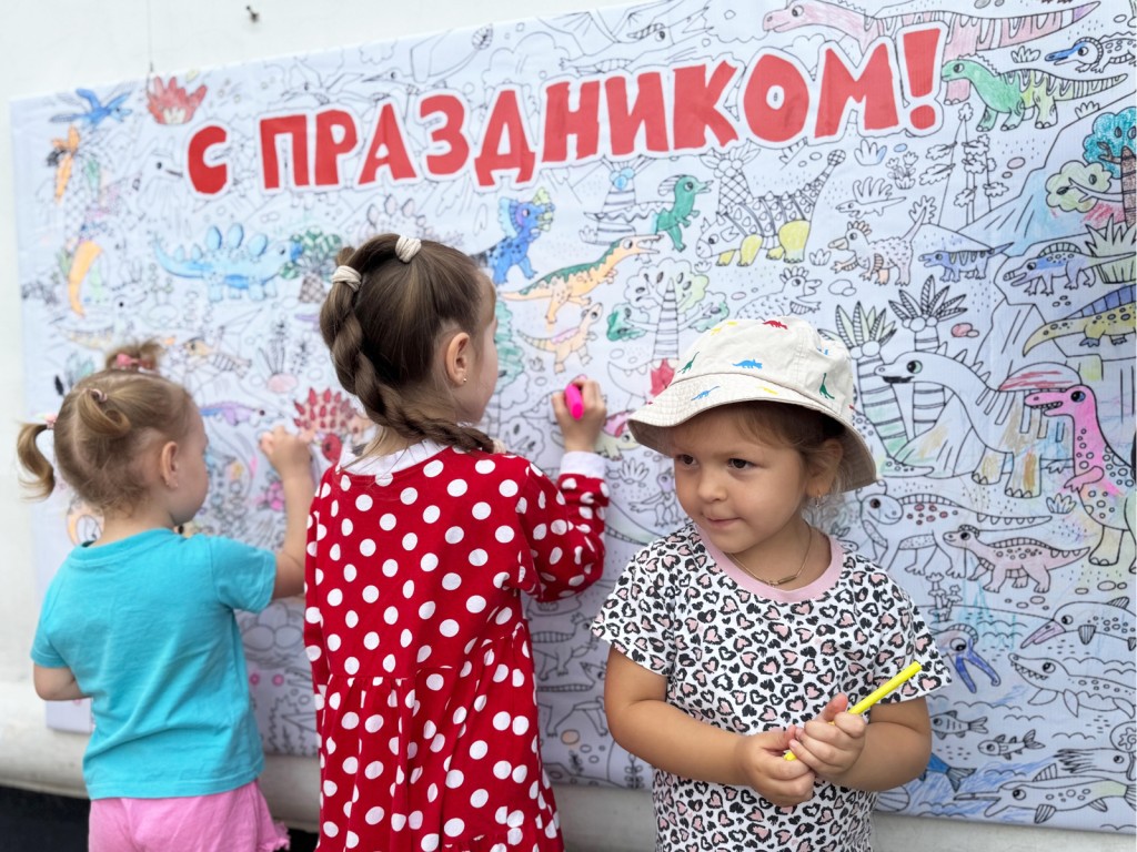 Викторины, эстафеты и море смеха: в Ситне-Щелканове отметили День защиты детей