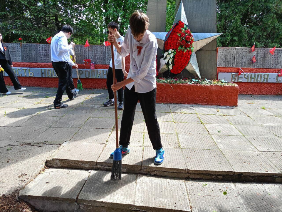 Студенты колледжа «Подмосковье» почтили память павших работников завода в Клину