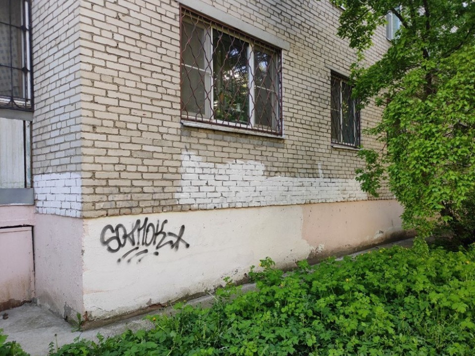 В квартале 1 поправят фасад дома № 12 и уберут территорию