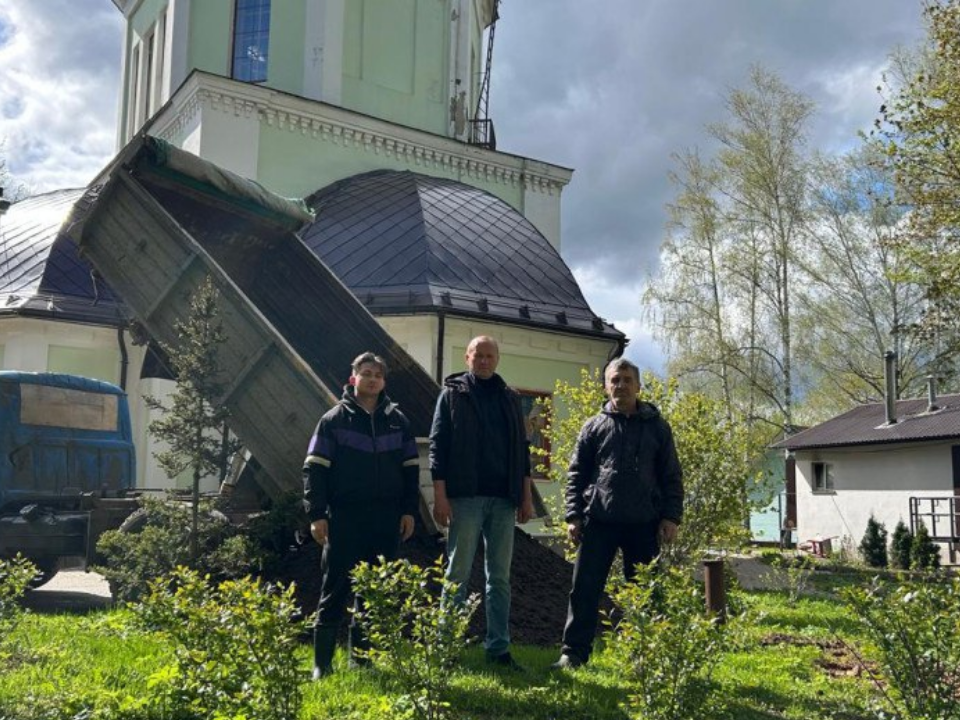 Можайский депутат подарил камаз торфосмеси храму в Горетове