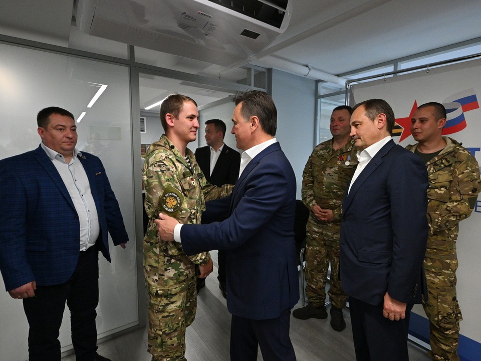 Губернатор Подмосковья провел встречу с участниками СВО – лидерами ПГ «Единой России»
