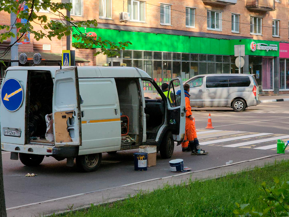 В Долгопрудном обновили дорожную разметку на Первомайской улице к автопробегу в честь Дня Победы