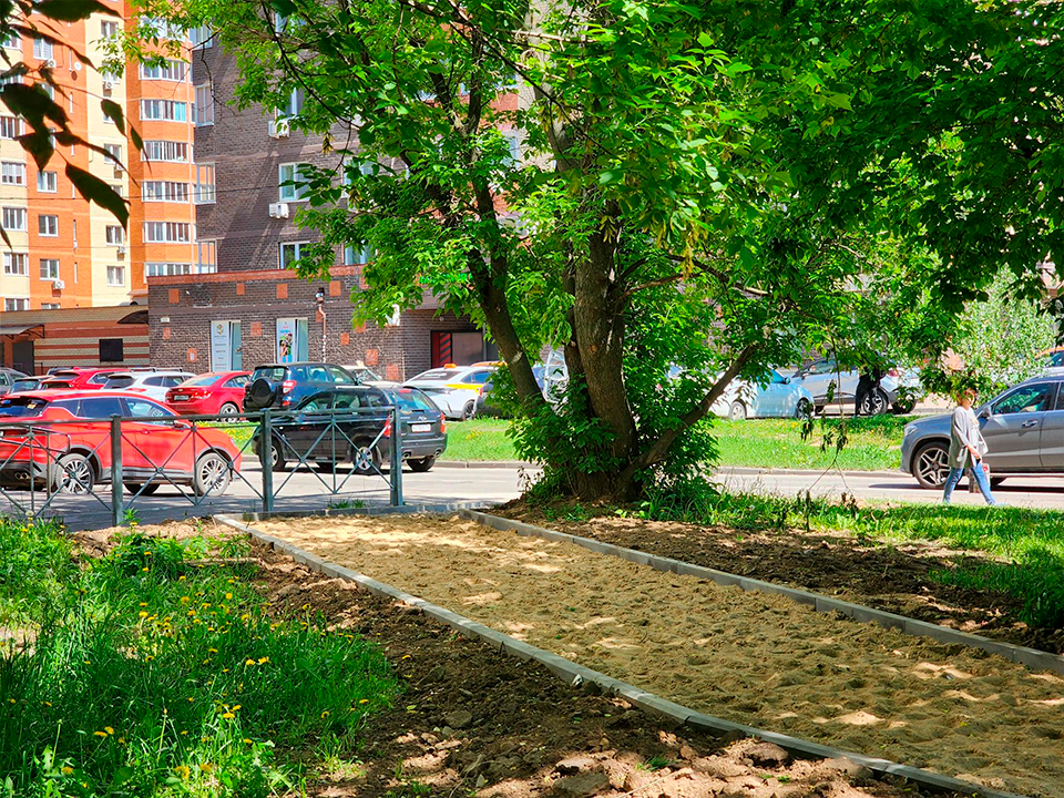 В Королеве обустраивают «народную тропу» до торгового центра
