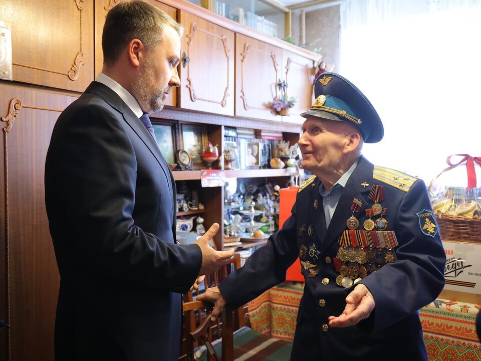 Ветерана ВОВ Василия Голотюка поздравили с Днем Великой Победы
