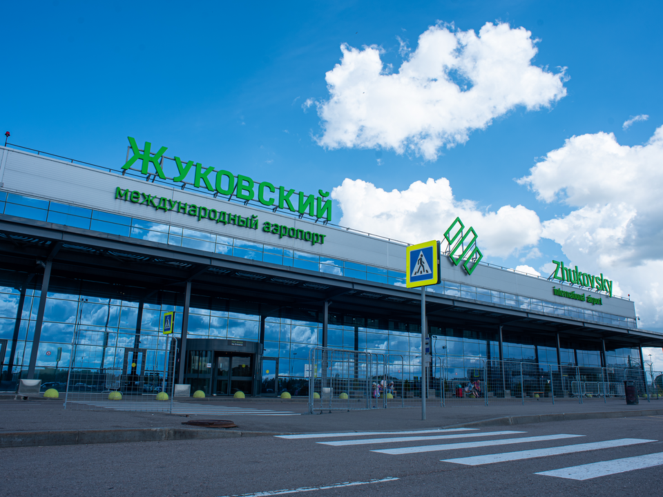 Аэропорт Жуковский принимает и выпускает самолеты после ночной атаки БПЛА