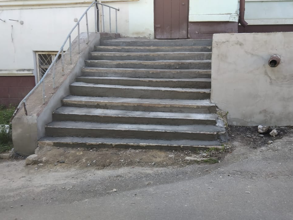 Развалившуюся лестницу подъезда отремонтировали в доме на Металлистов в Кашире-2