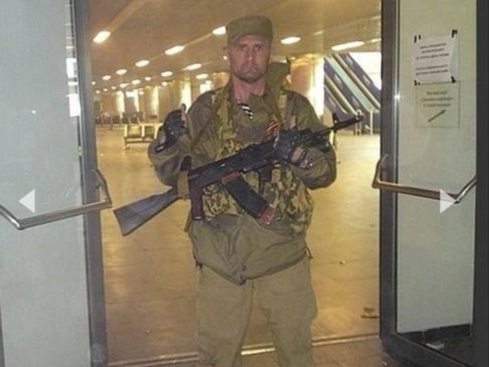 Памятная доска в честь героя из Электрогорска Ждановича находится в Глинкове