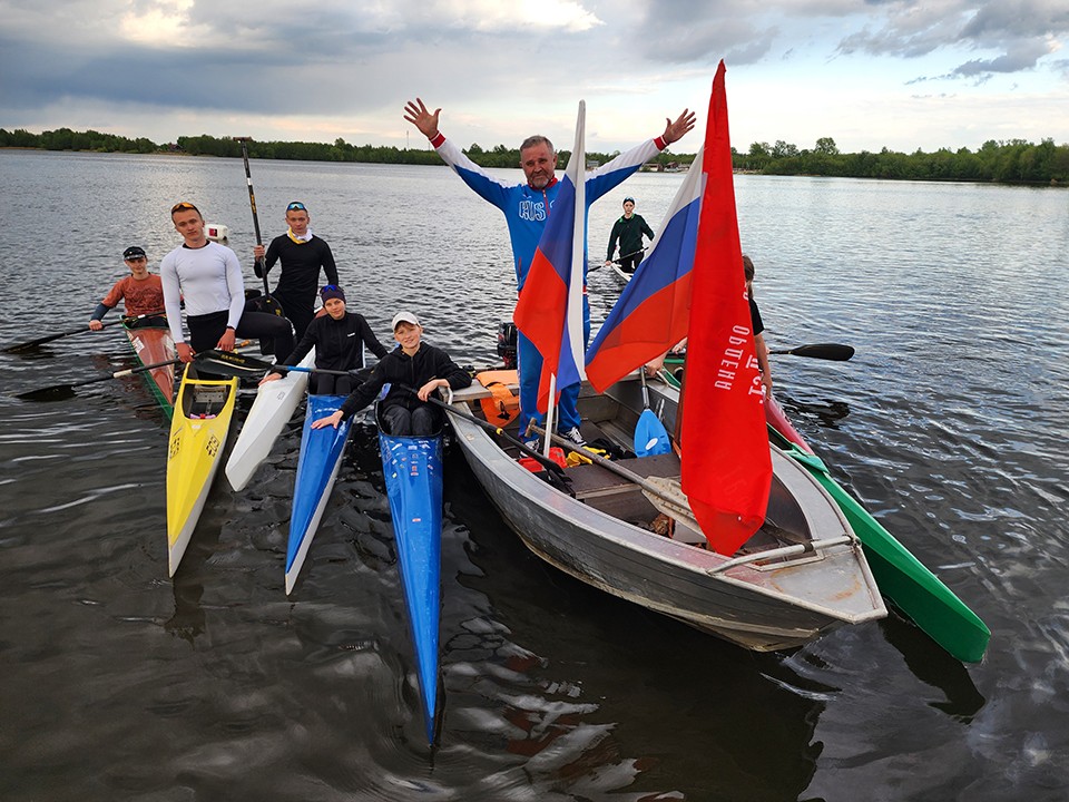Спортсмены Шатуры провели массовый заезд на байдарках и каноэ на Святом озере