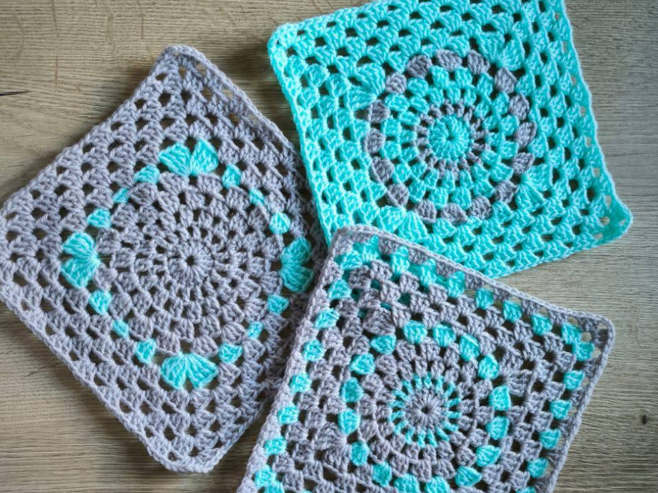 В можайской школе «Перспектива» собирают вязаные квадраты на пледы для ветеранов