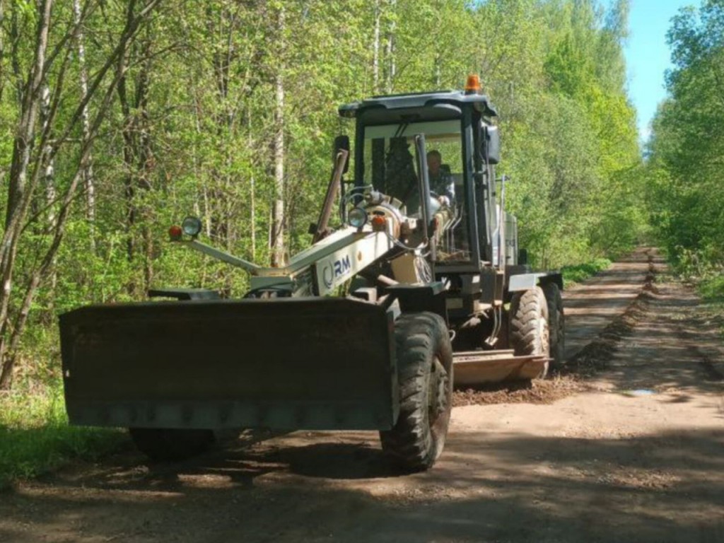 Дорогу в Буртаках привели в порядок дорожники «Мосавтодора»