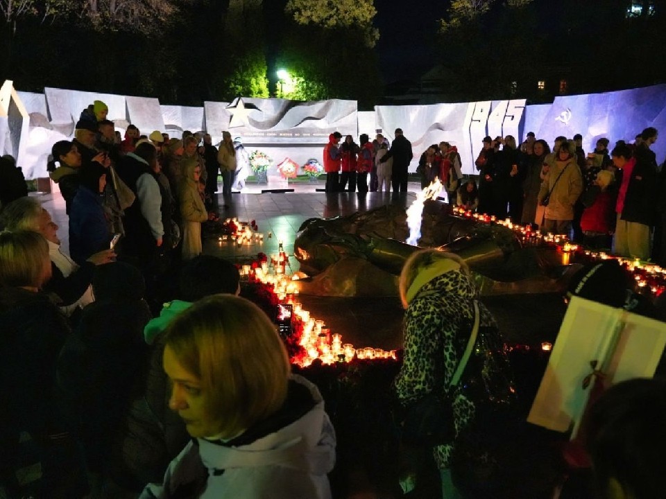 В Сергиевом Посаде зажгли сотни огней в память о героях войны