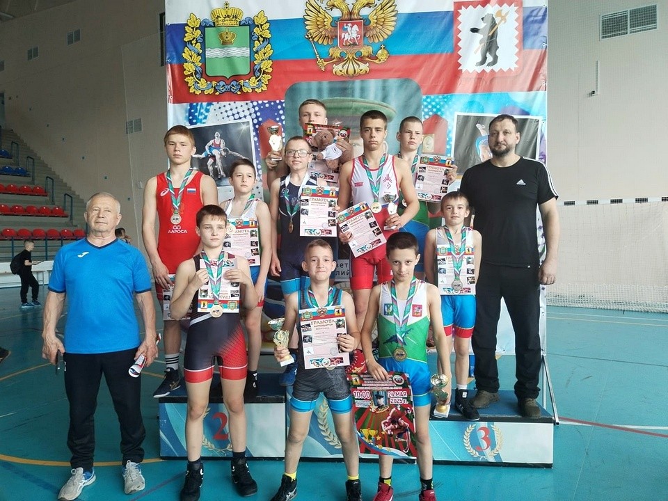 Спортсмены Луховиц завоевали золото на первенстве по борьбе в Калужской области