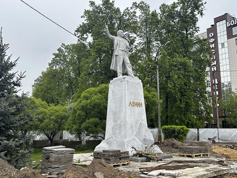 Памятник Ленину в Королеве очистят от старых слоев краски и штукатурки