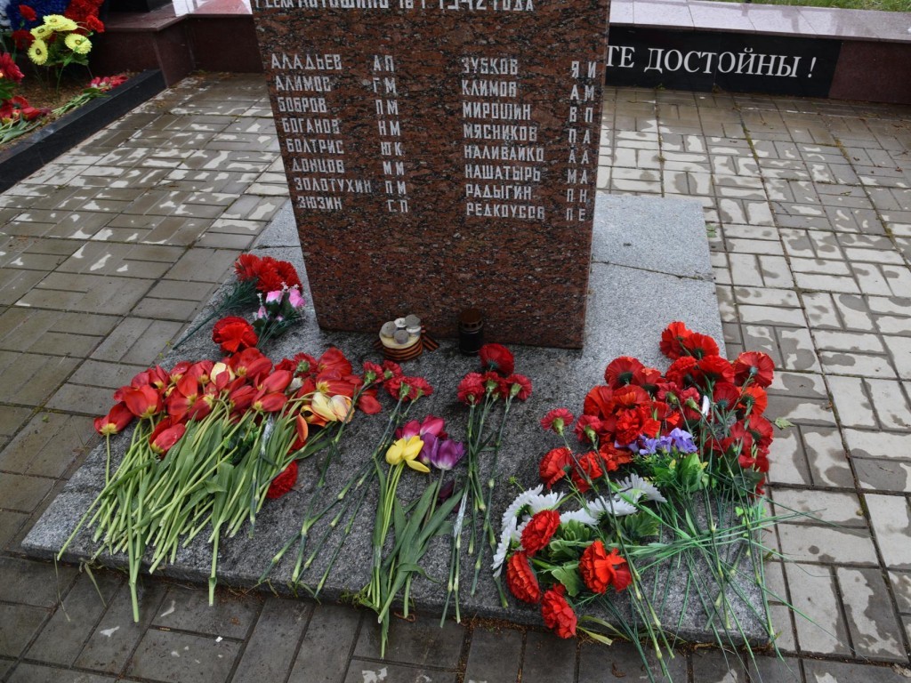 Жители Лотошина зажгли свечи в память о погибших в Великой Отечественной войне