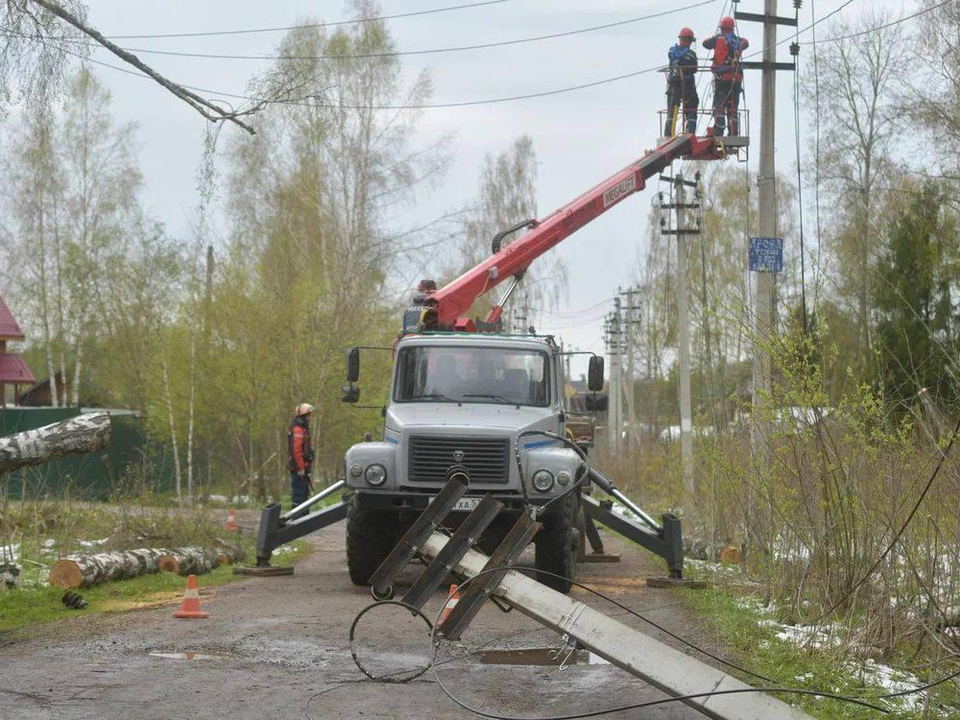 Энергетики вернули свет в 760 населенных пунктов Подмосковья после удара стихии
