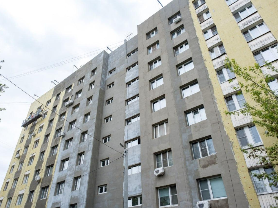 В Лыткарине активно идет капремонт фасада многоквартирного дома