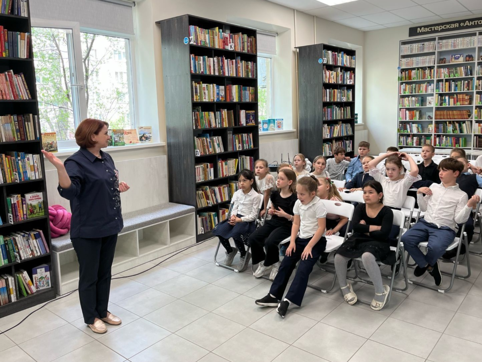Библиотекаря с ораторскими навыками ищут в чеховской библиотеке