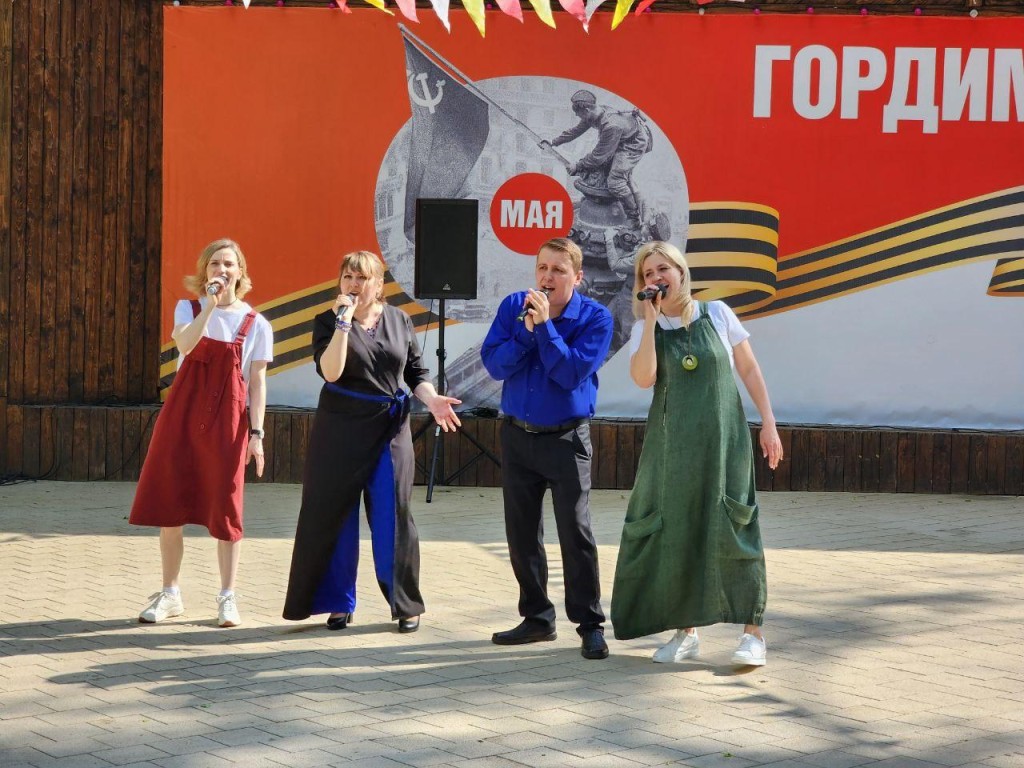 Жители Солнечногорска нарисовали картины и исполнили песни в парке