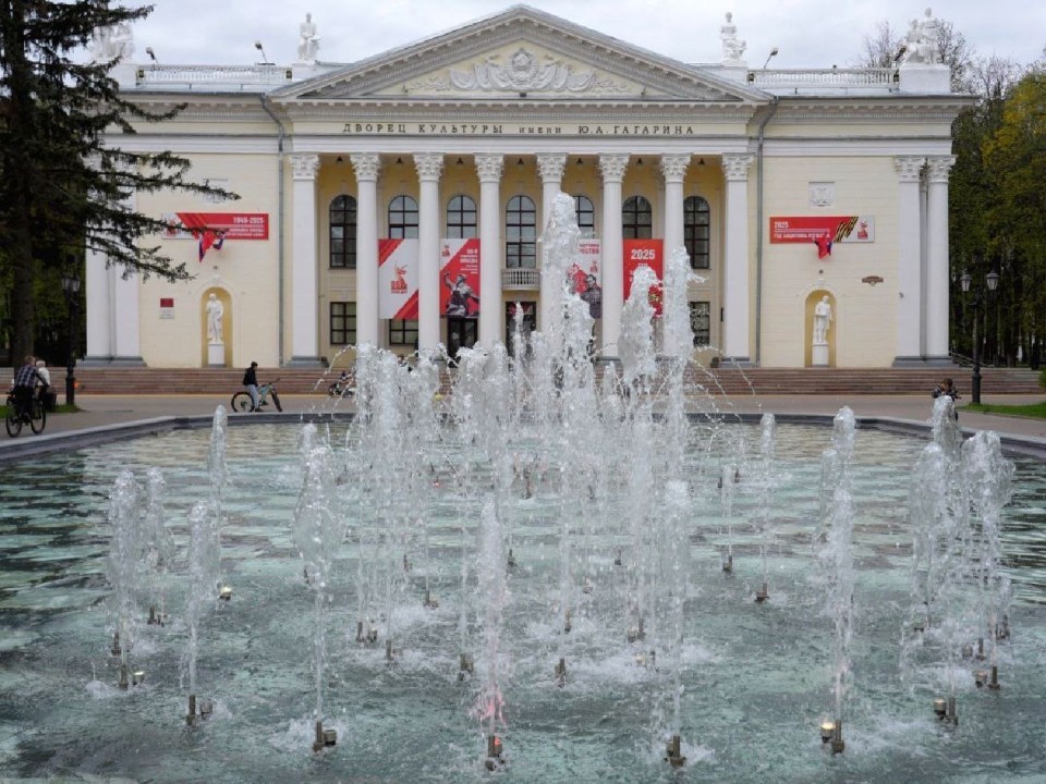 Танцующий фонтан со световыми эффектами запустили в Сергиевом Посаде