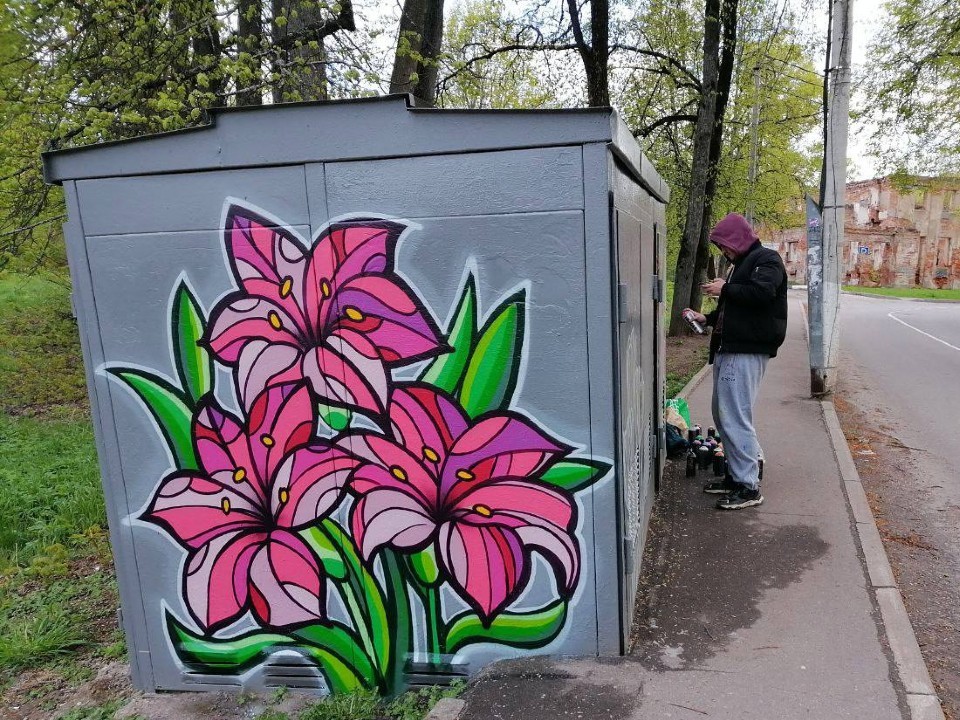 На проезде Танеева в Клину появился цветочный арт-объект