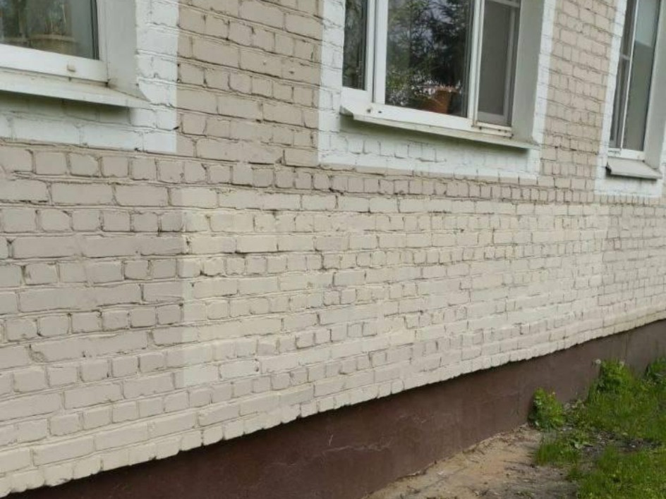 С подмосковных домов стерли вандальные надписи