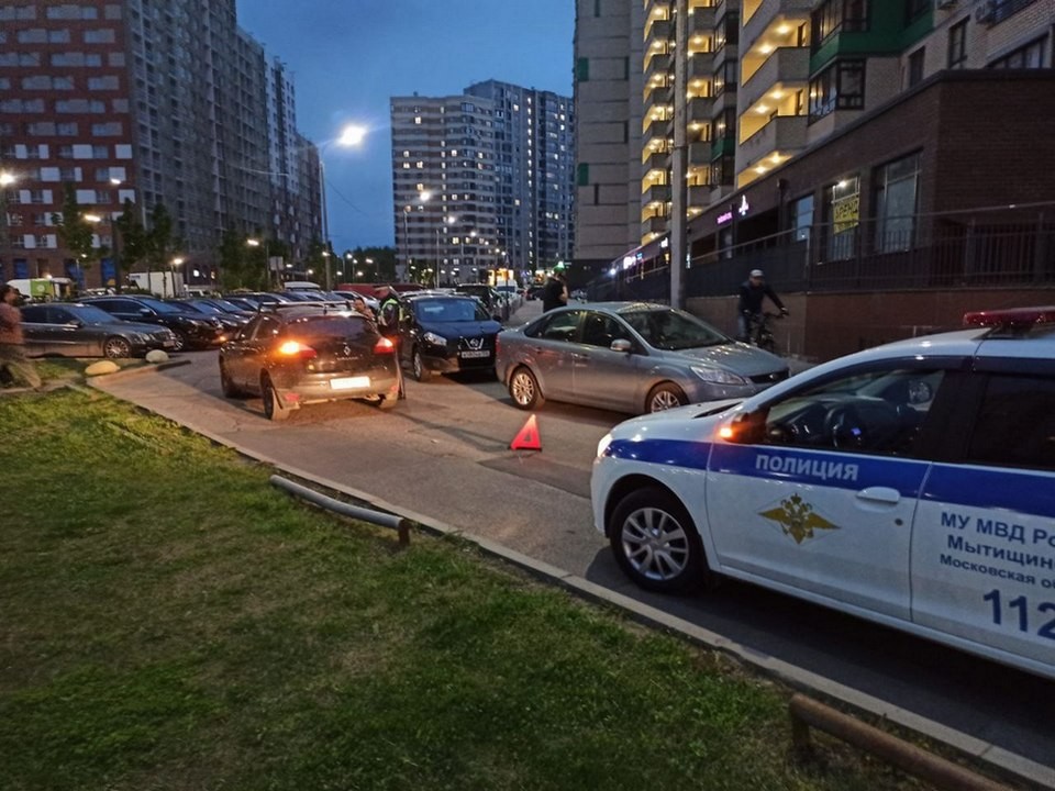 Инспекторы в Мытищах ищут виновников ДТП, в которых пострадали подростки на самокатах