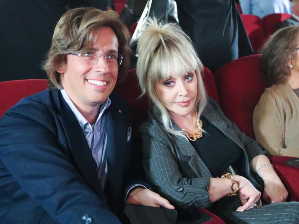 «Она подает нам сигналы»: музыкальный критик высказался о новых песнях Пугачевой