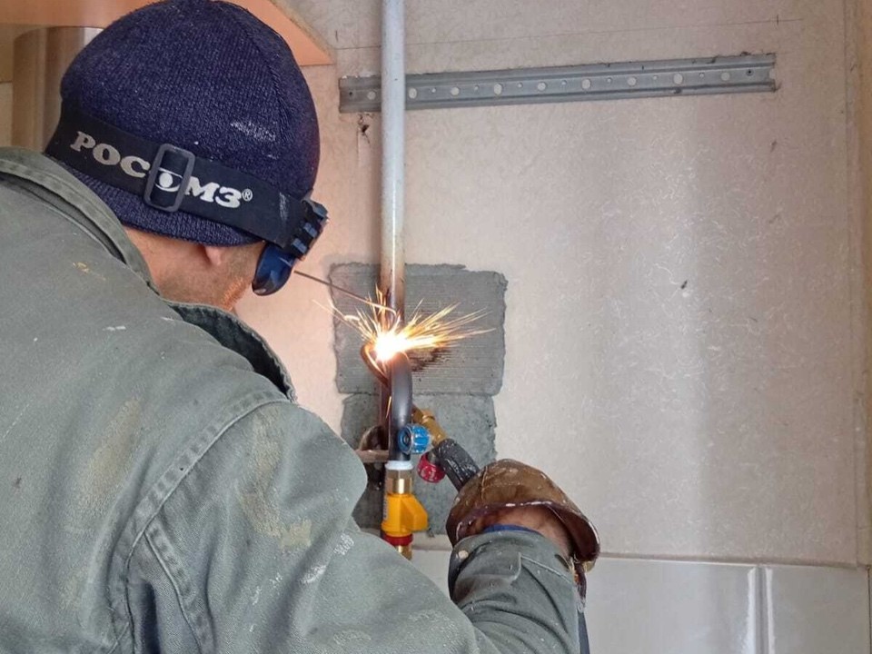 В одном из домов на проезде Строителей завершился ремонт газопровода