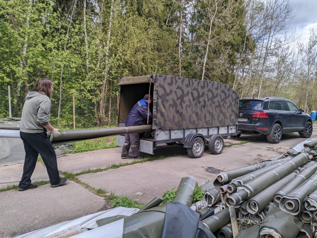 Из Сергиева Посада в зону СВО передали ткань для строительства блиндажей