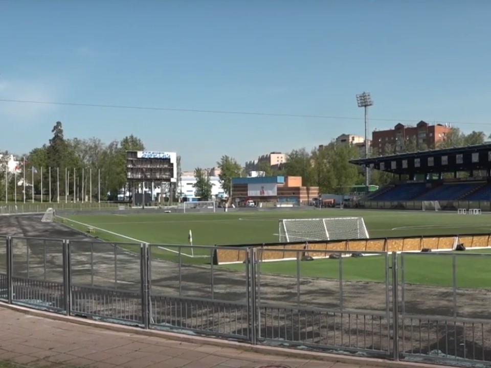 Замена беговых дорожек началась на стадионе «Зоркий» в Красногорске