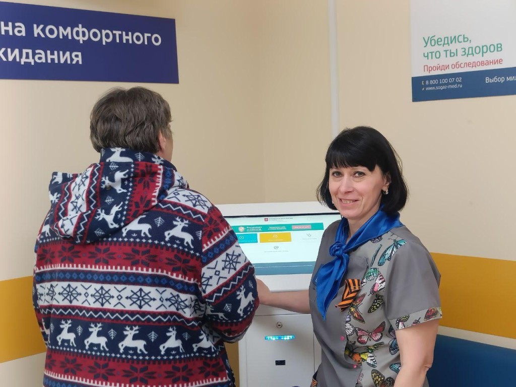 Пациентам и посетителям Каширской больницы вручили георгиевские ленты