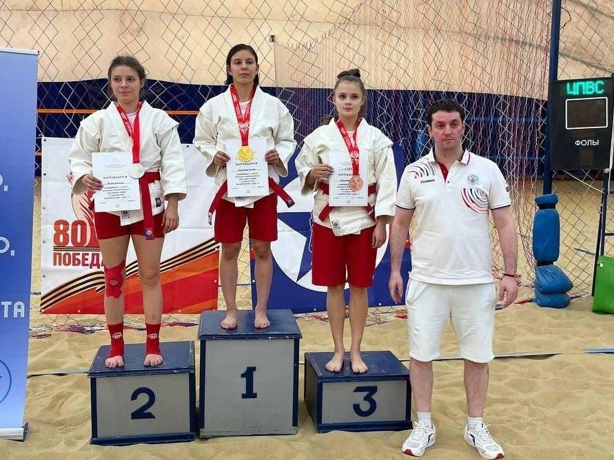 Превзойти успех Карины Черевань мечтают чемпионы по пляжному самбо из Можайска