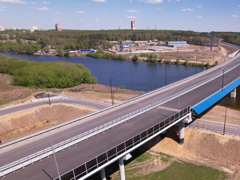 На путепроводе Южно-Лыткаринской автодороги забили сваи
