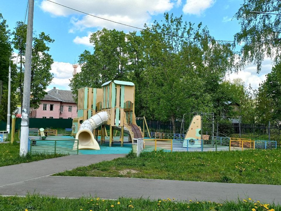 Куда электростальцам сообщить о поломке на детской площадке