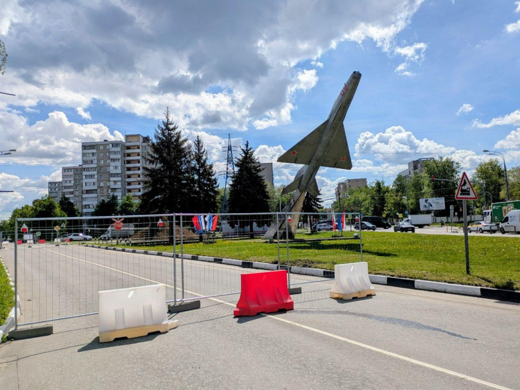 На ул. Менделеева ограничили движение автотранспорта из-за работ по ремонту теплосетей