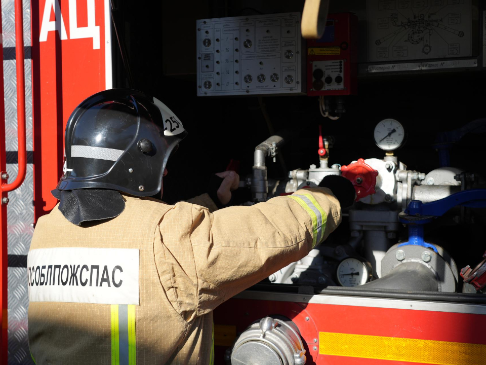 Вблизи Онуфриево истринские пожарные потушили загоревшийся грузовик