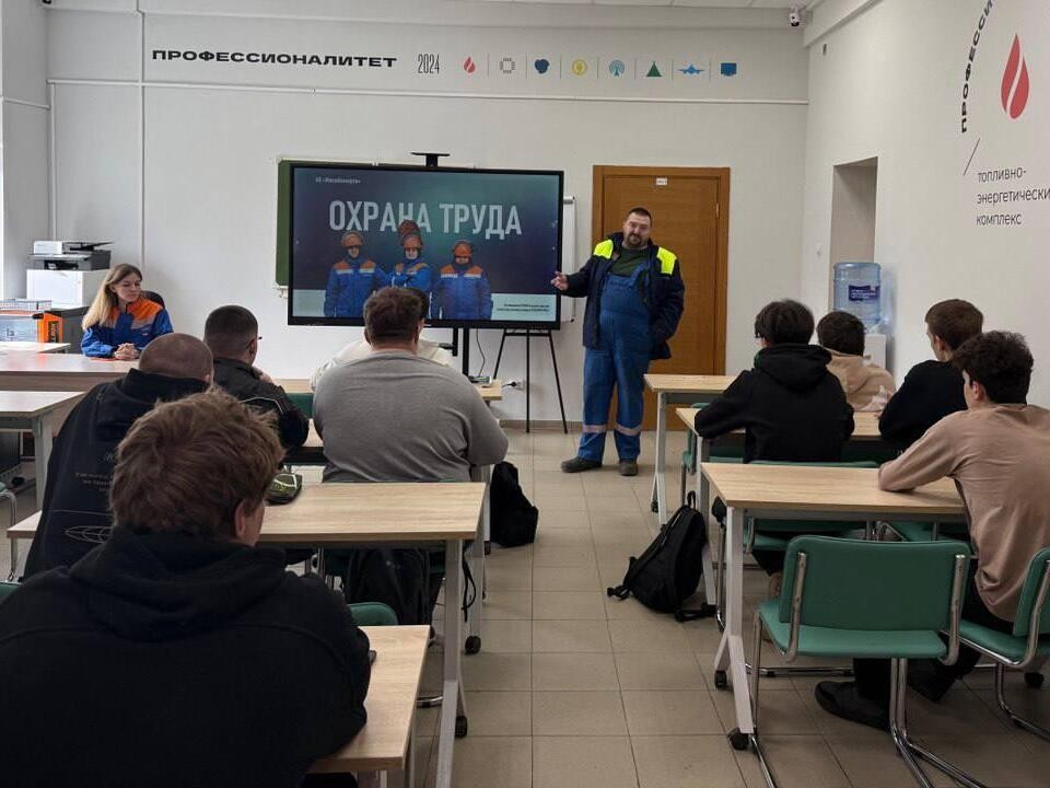 Энергетики обучили студентов из Щелкова правилам безопасности в электроустановках