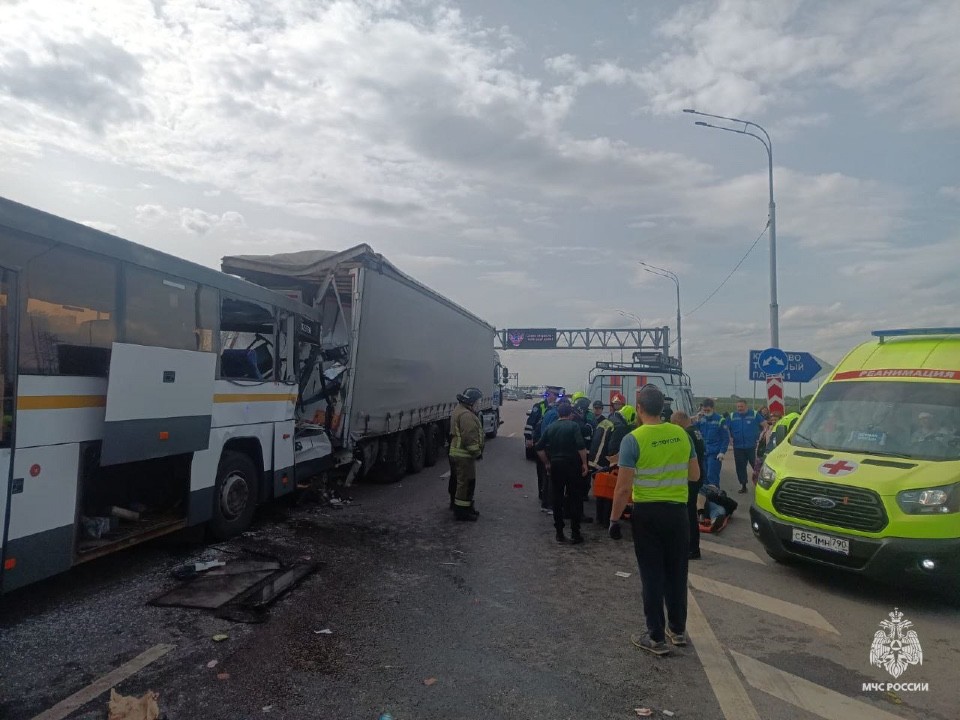 За сутки спасатели помогли 26 пострадавшим в ДТП в Подмосковье