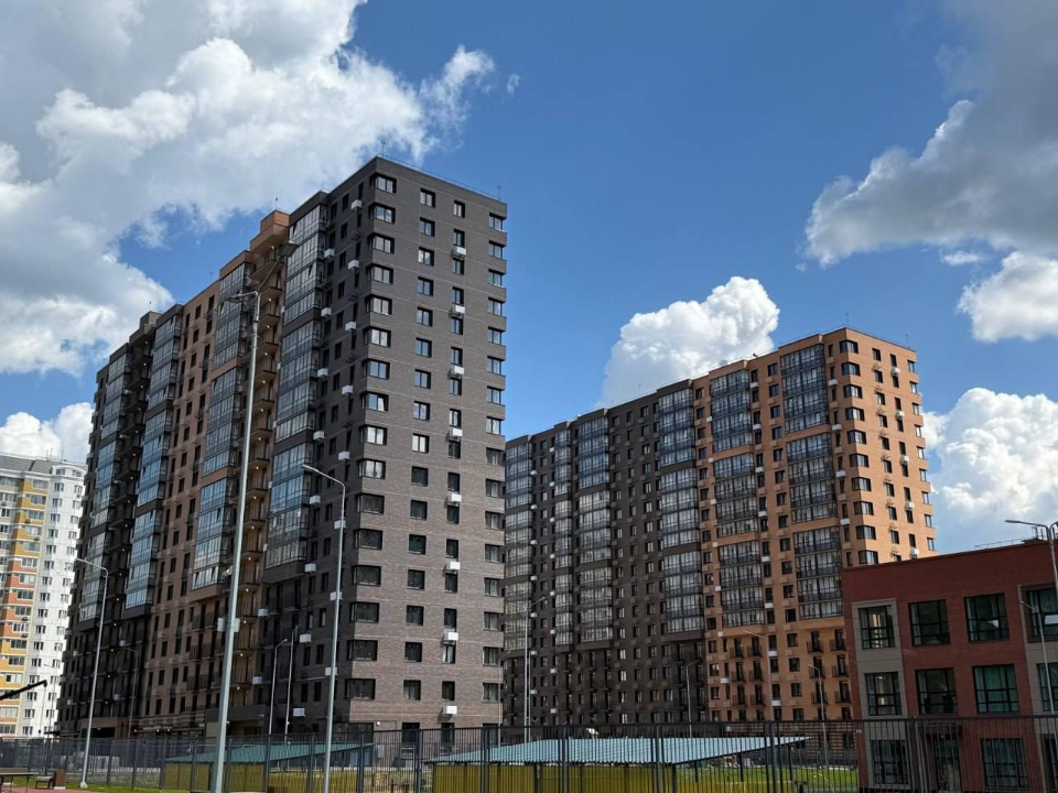 Строители приступили к черновой отделке квартир в жилом комплексе