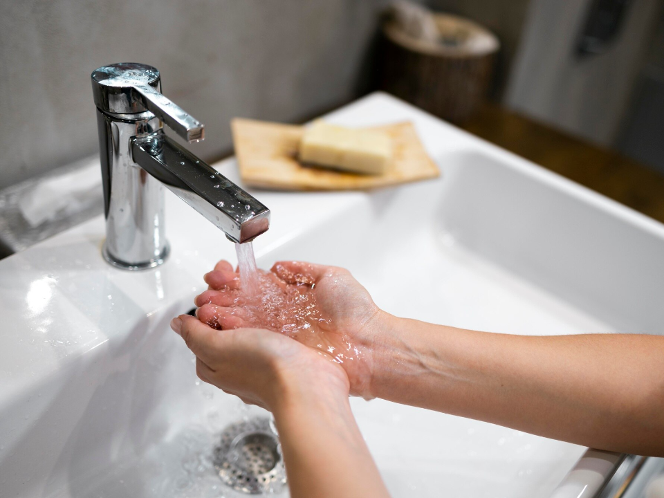 Горячую воду на улицах Полевой и Нахимова включат в среду после завершения ремонта