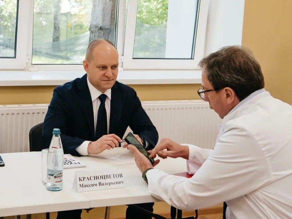 Выездной прием администрации провели в больнице имени Розанова