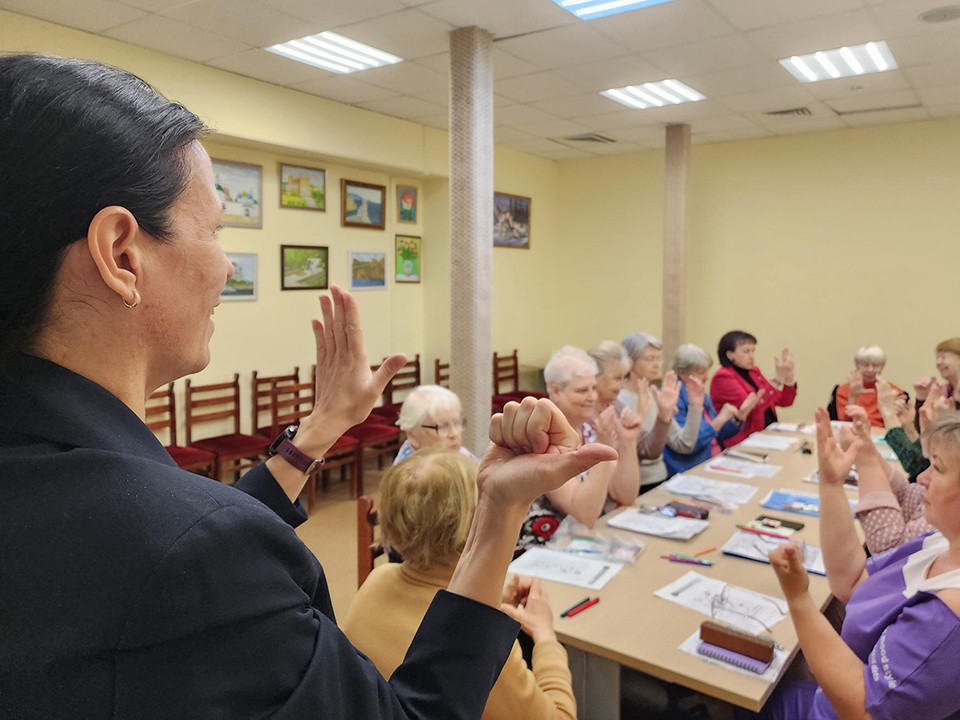 Нейрогимнастика помогает пожилым в Красноармейске надолго сохранить ясность ума