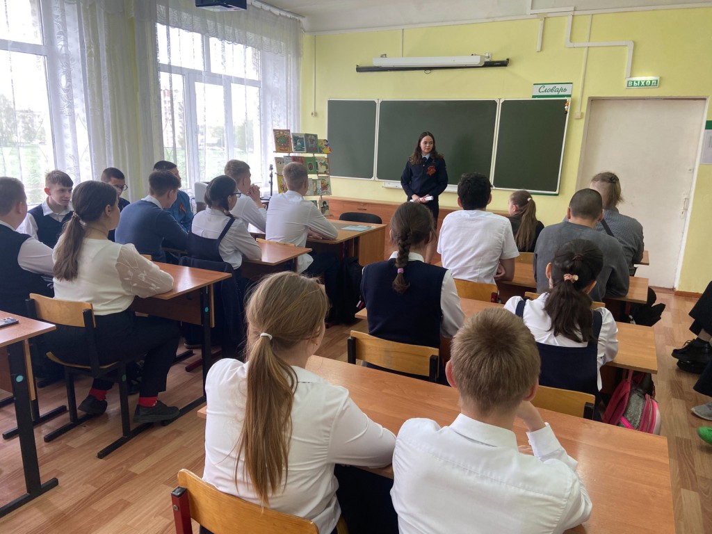 В ступинской школе прошел необычный урок для школьников от полиции