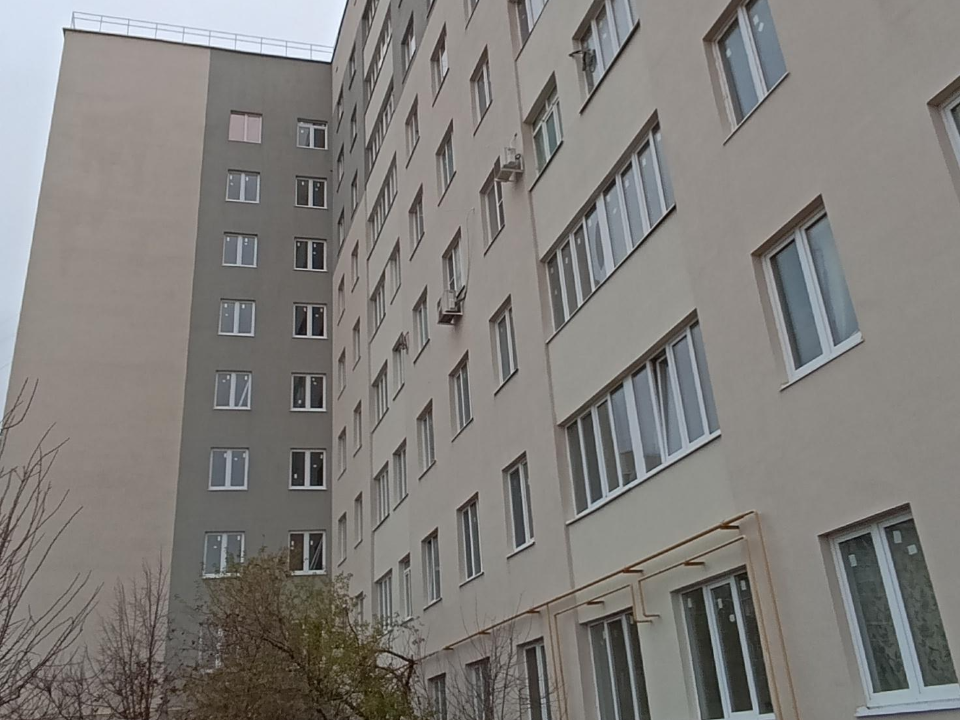 Строители из Подмосковья приступили к внутренней отделке очередного дома в Мариуполе